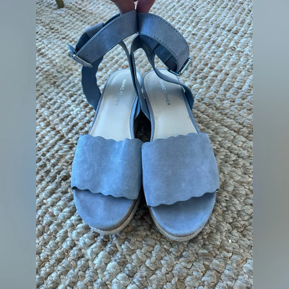MARC FISHER Faitful Flatform Sandals Blue size 8